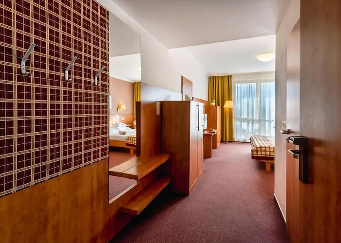 Hunguest Pelion Отель Тапольца